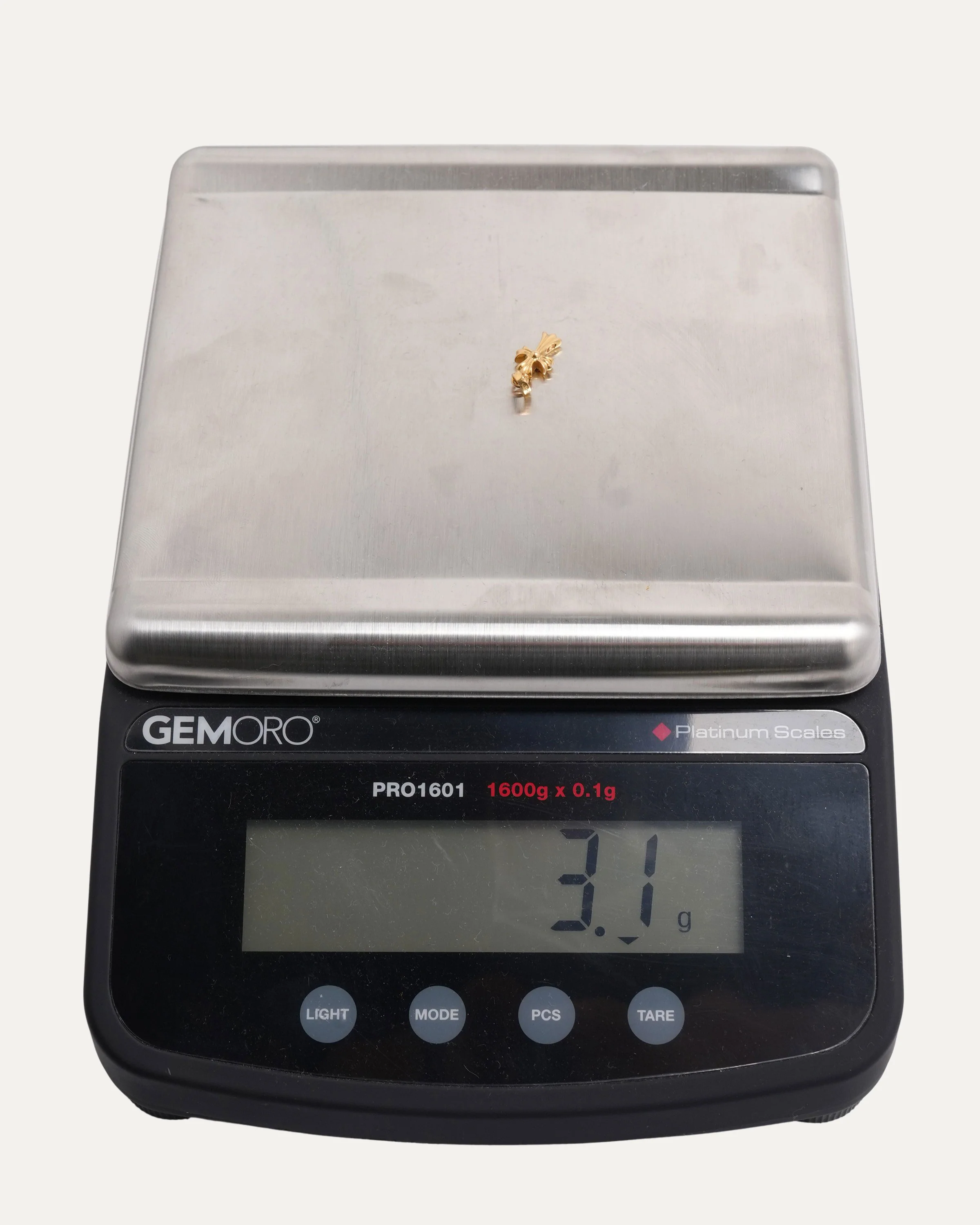 22k Gold Sapphire Baby Fat Pendant - Image 4