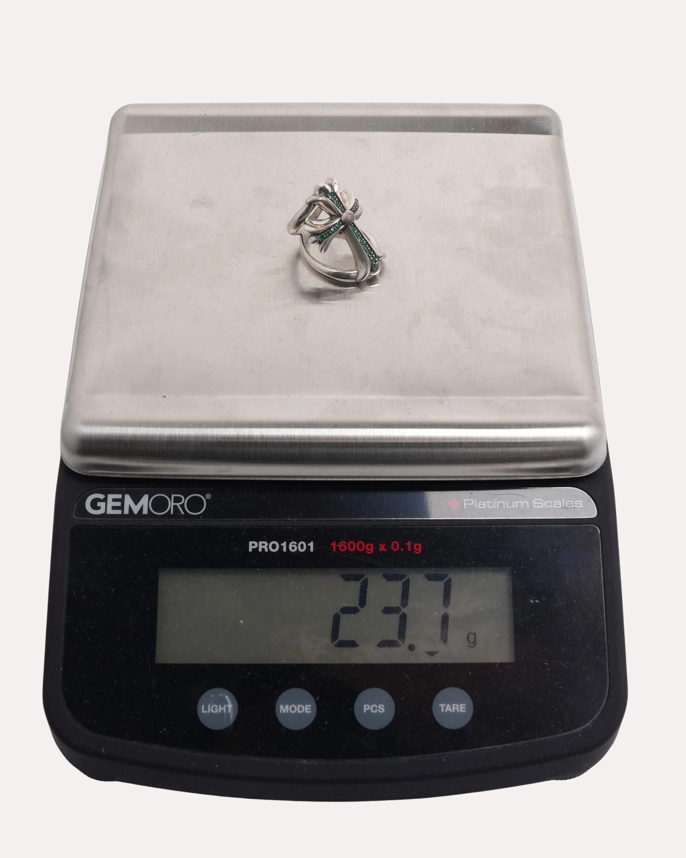 Emerald Infinity Ring - Image 4
