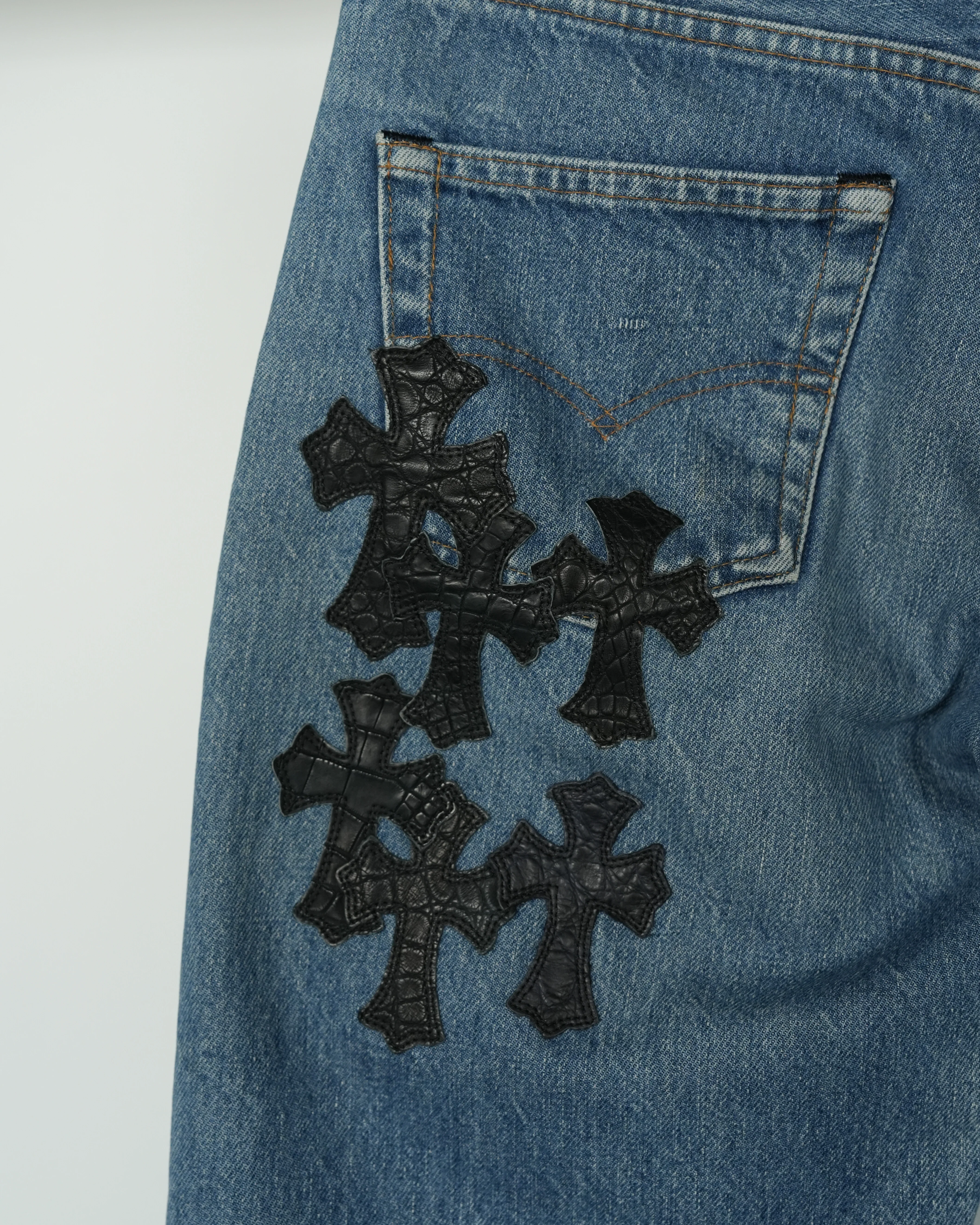 Levi's Alligator Cross Patch 501 Jeans - Image 2