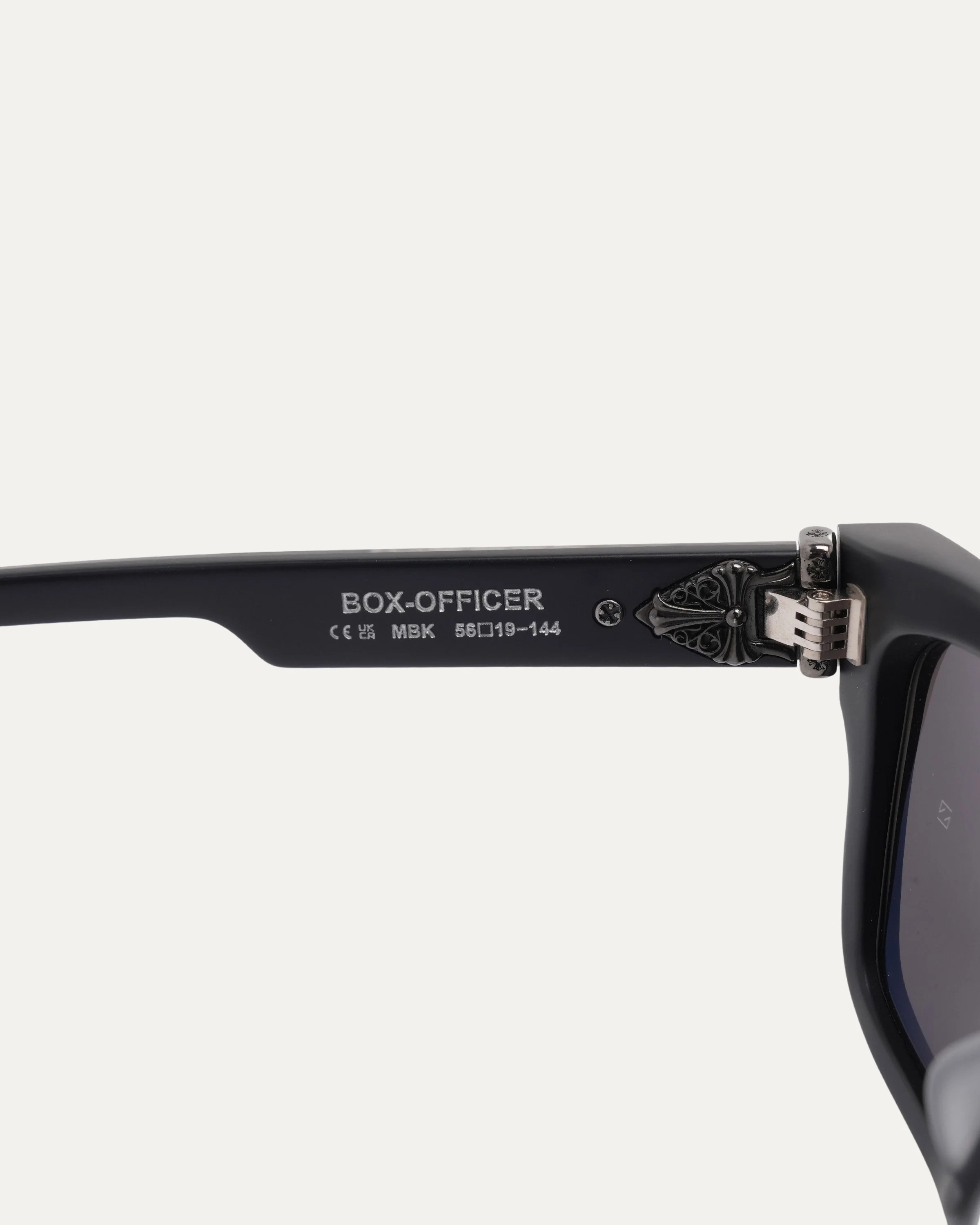 Matte and Gloss Box Officer Sunglasses - Image 4