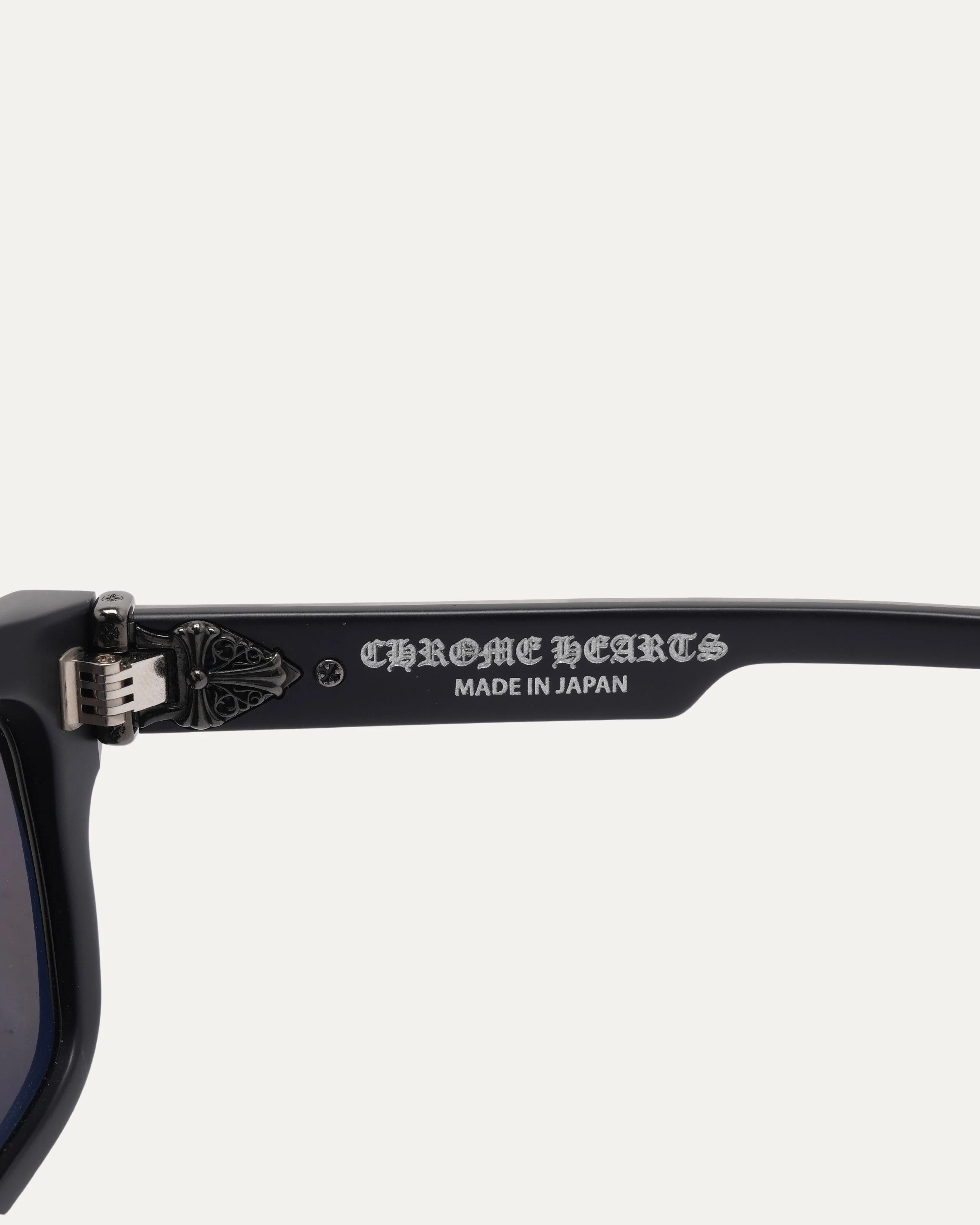 Matte and Gloss Box Officer Sunglasses - Image 5