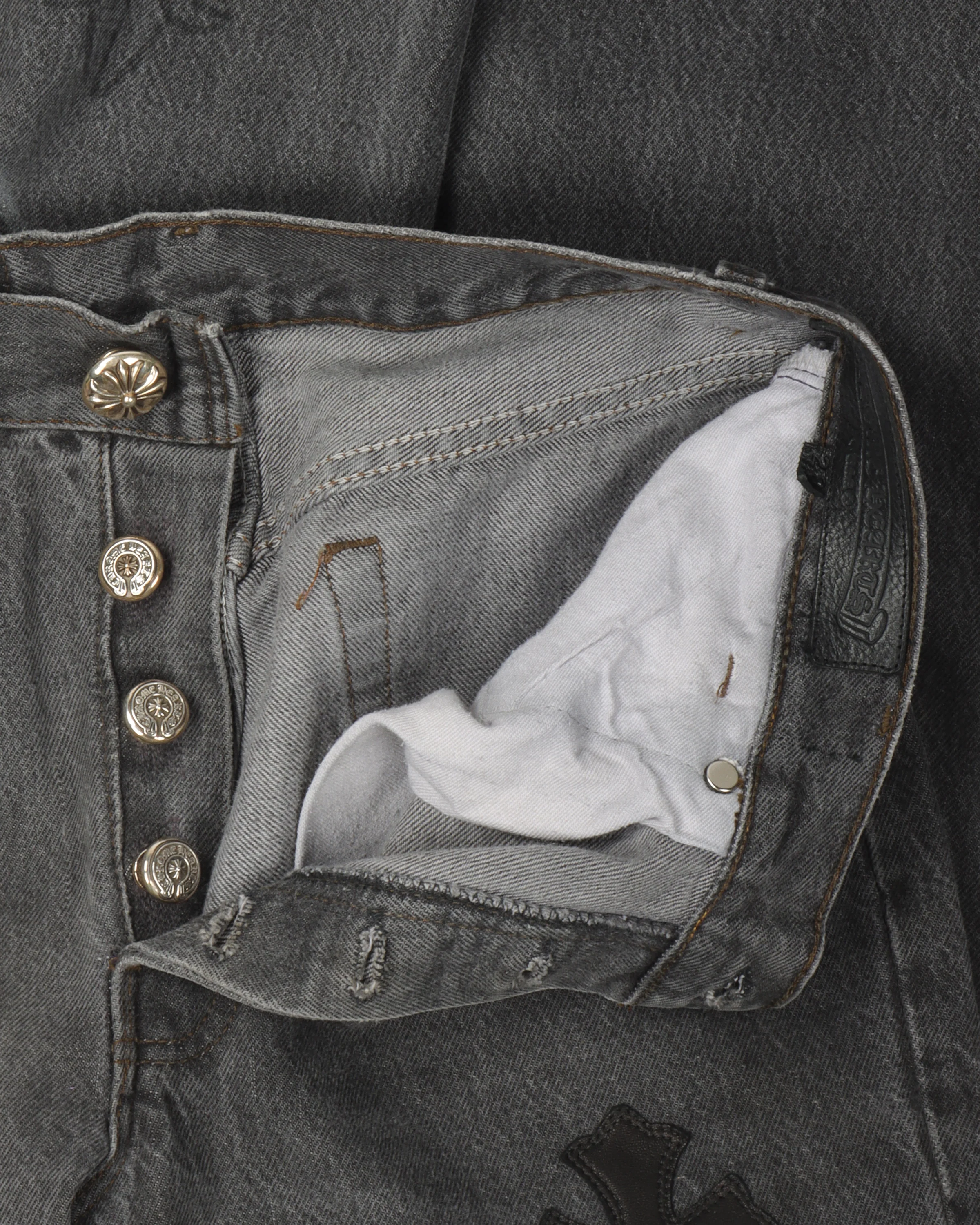 Online Exclusive Levi's Cross Patch Stencil Jeans - Image 3