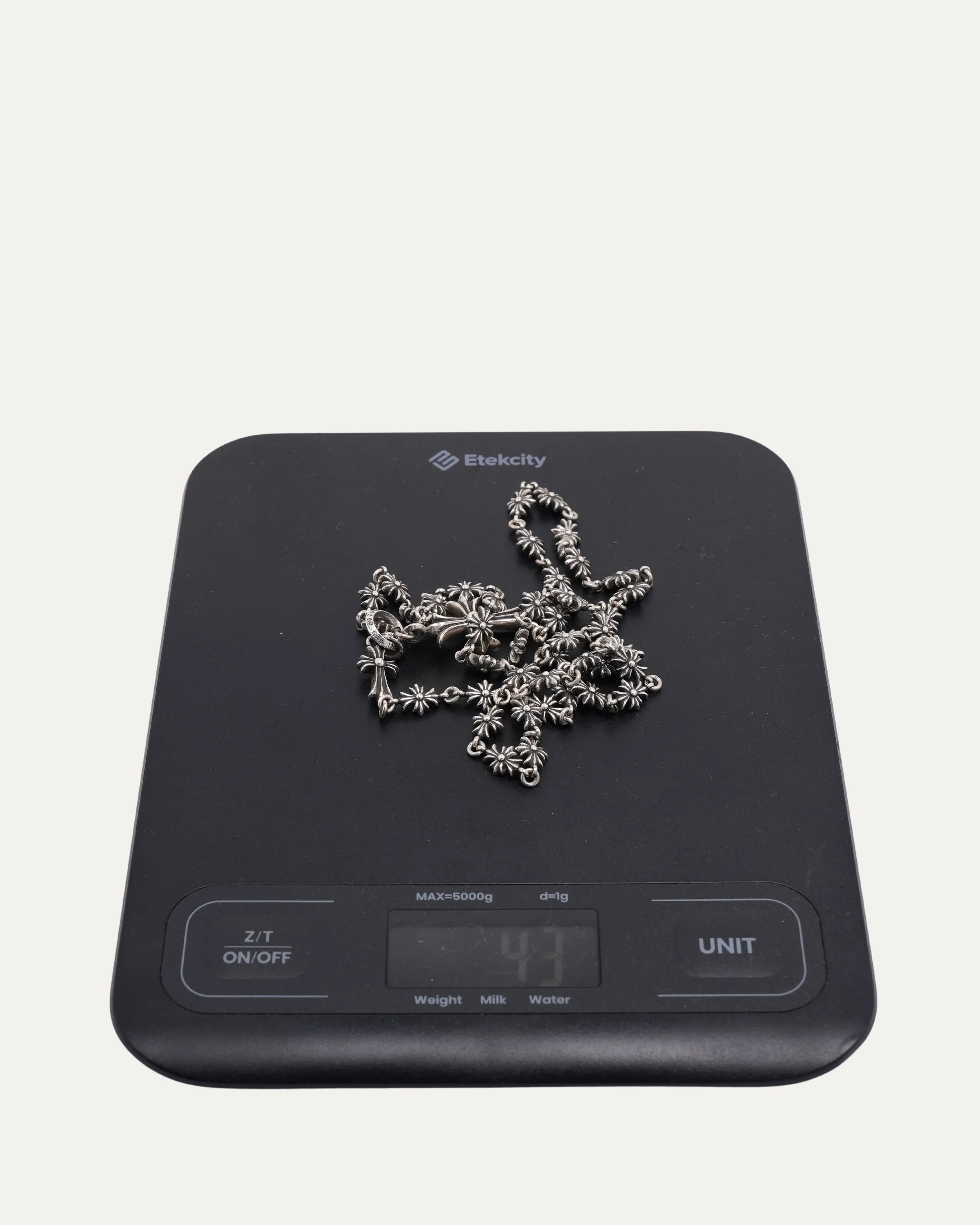 Tiny E Choke Chain Necklace - Image 4