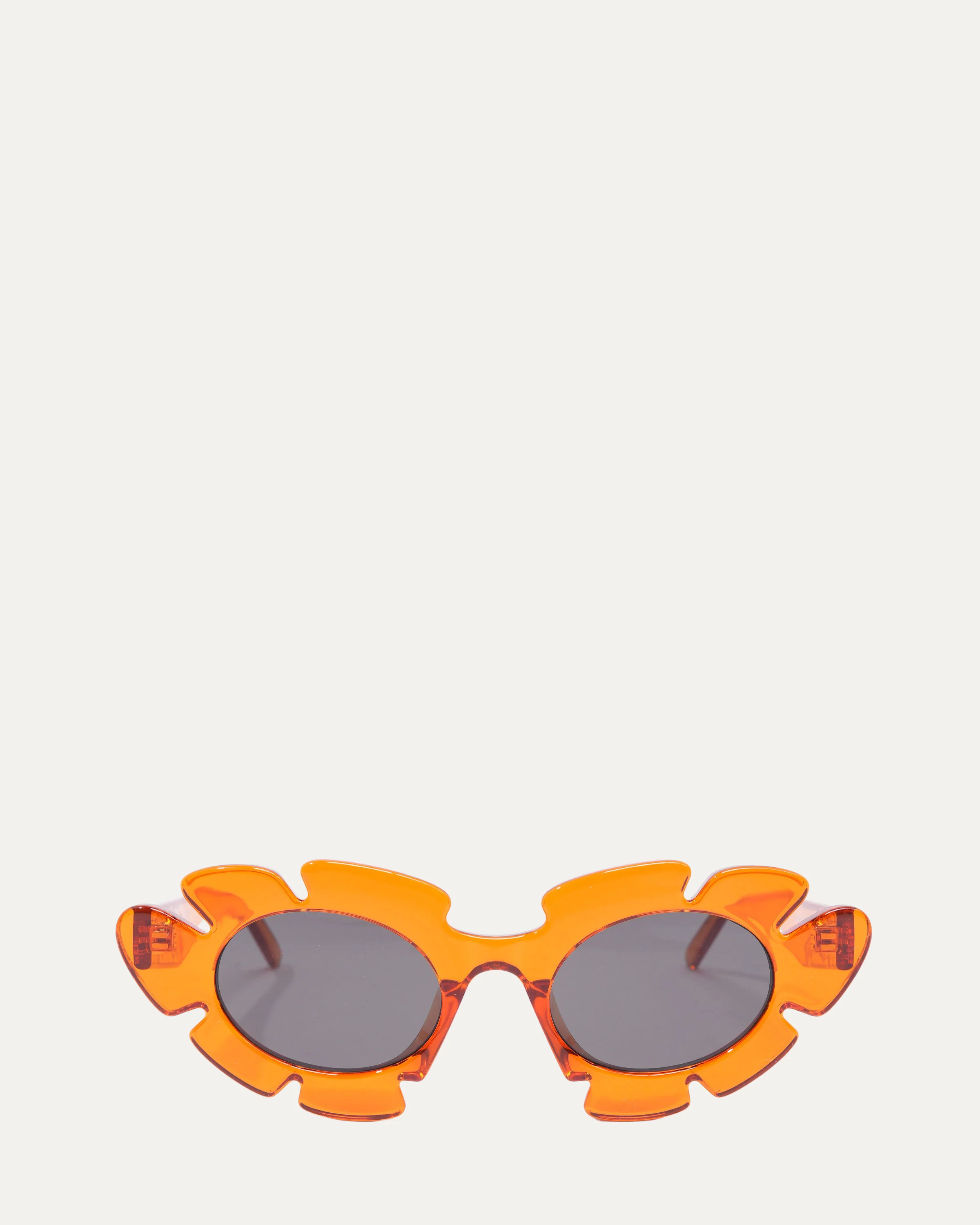 LW40088U Sunglasses - Image 2