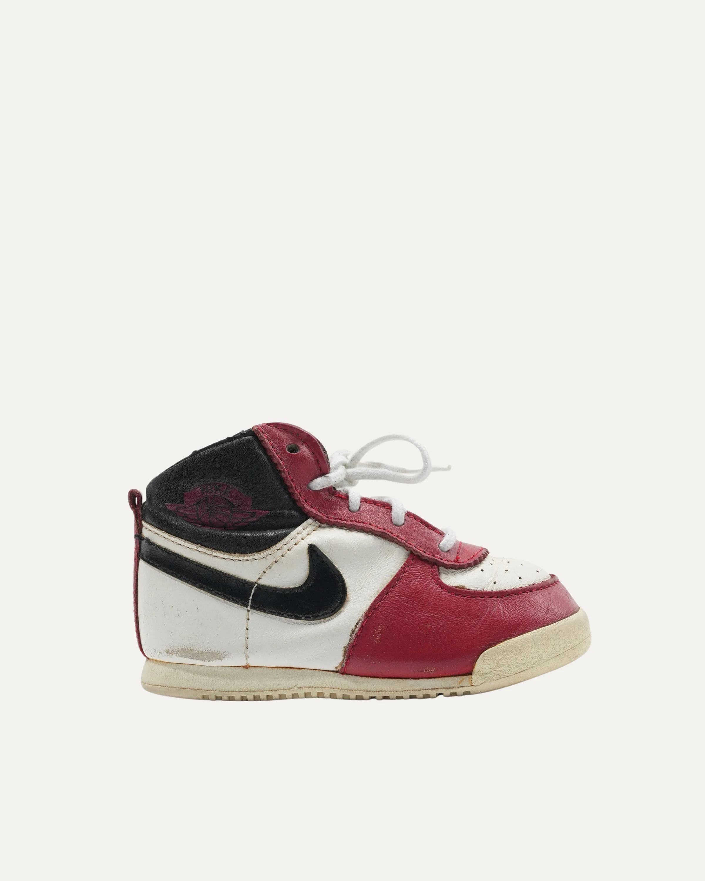 1985 Air Jordan 1 'Chicago' - Image 2